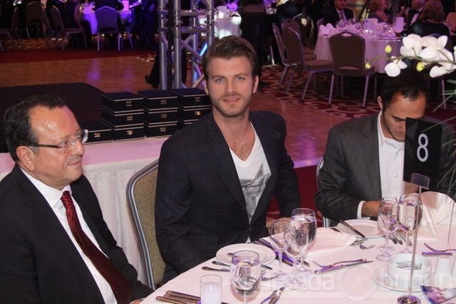 Kıvanç Tatlıtuğ kapak oldu