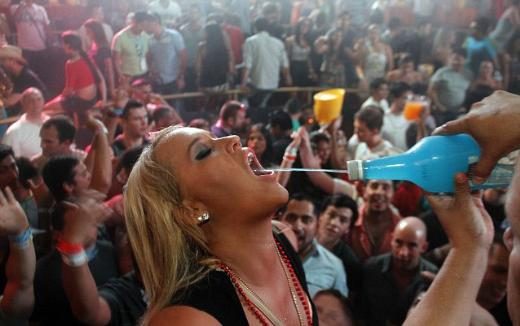 O kadar eğleniyorlar ki ordu müdahale etti