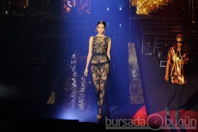 Şov tadında defile