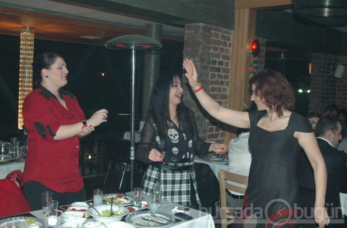 Ozan Orhon'dan Bursa'da taverna şov - ÖZEL HABER