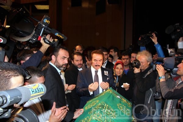 Müslüm Gürses son yolculuğuna böyle uğurlandı