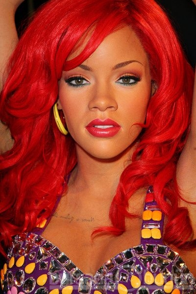 Rihanna'dan seksi pozlar...