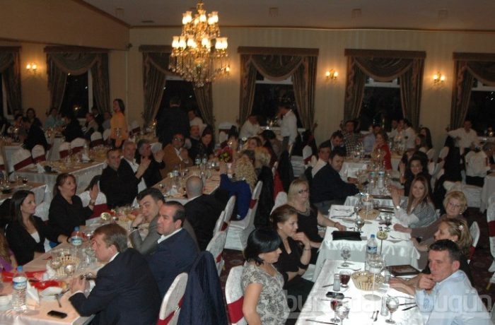 Ümit Besen'in Bursa konserine ünlü yağmuru