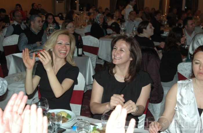 Ümit Besen'in Bursa konserine ünlü yağmuru