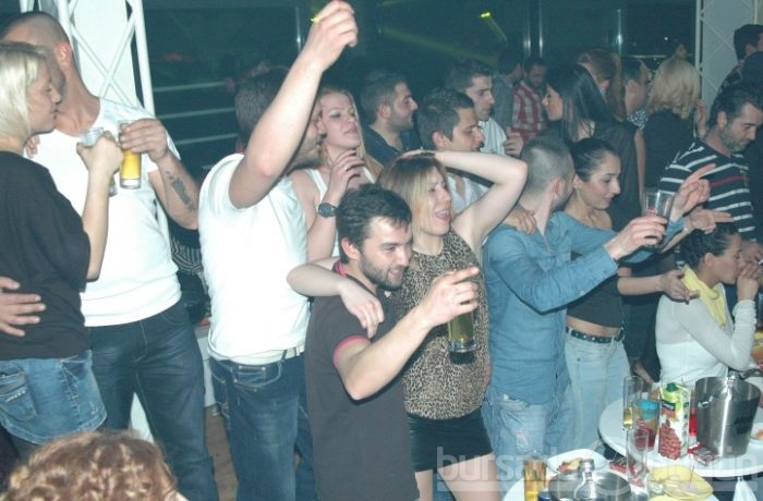 Vici sallandı, Kalimera yıkıldı! 