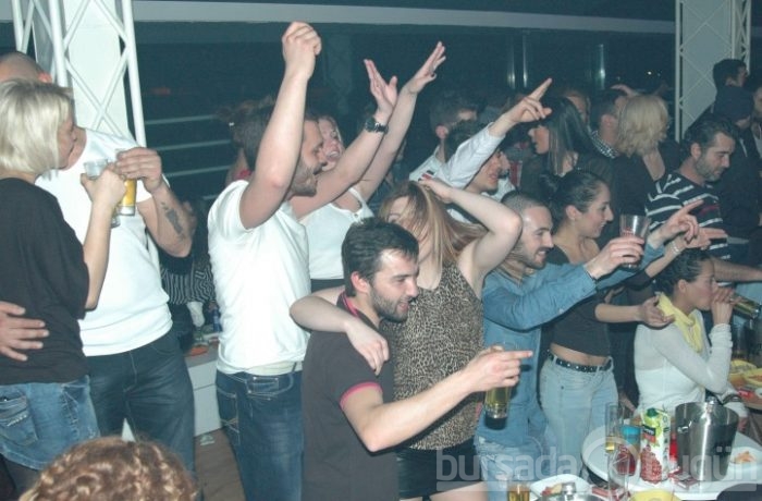 Vici sallandı, Kalimera yıkıldı! 