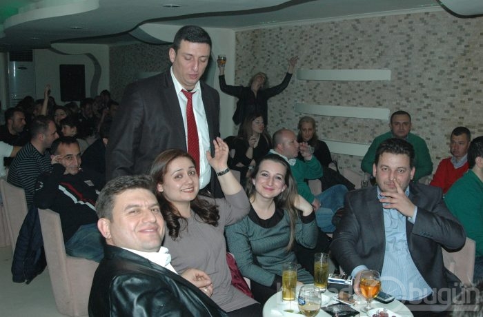 Bursa gecelerinde vur patlasın, çal oynasın!