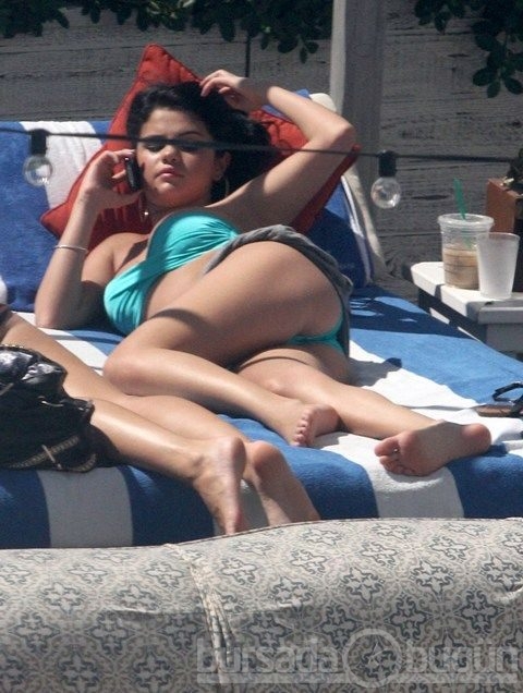 Selena Gomez kışkırtıcı pozlar