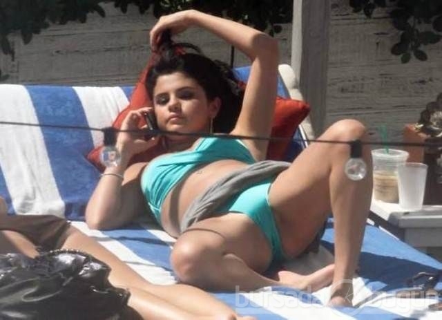 Selena Gomez Kiskirtici Pozlar Foto Galerisi 19 Bursadabugun Com