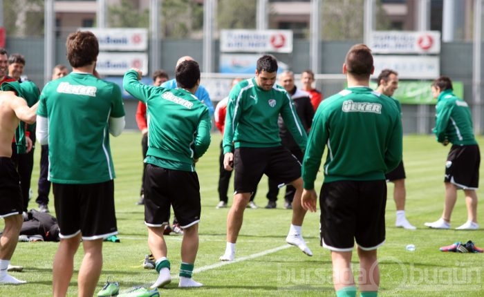 Bursaspor'da Harlem Shake dansıyla antrenman