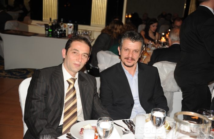Dünya evine girdiler