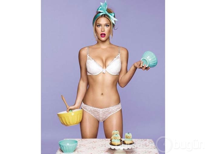  Bar Refaeli'den ateşli fotoğraflar