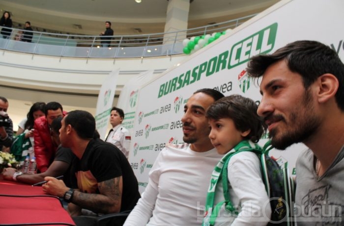 Futbolcular BursasporCell için imza dağıttı