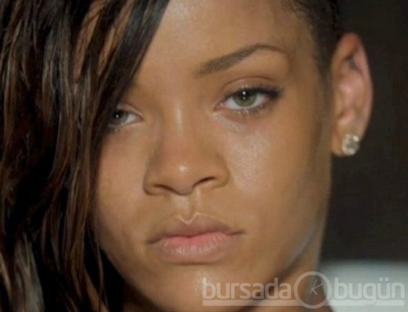 Rihanna'dan kıyafet şov
