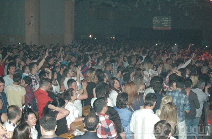 Gülşen seksi danslarıyla Bursalıları coşturdu