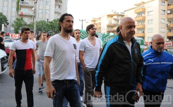 Bursasporlu futbolculardan Yazıcı'ya ziyaret 