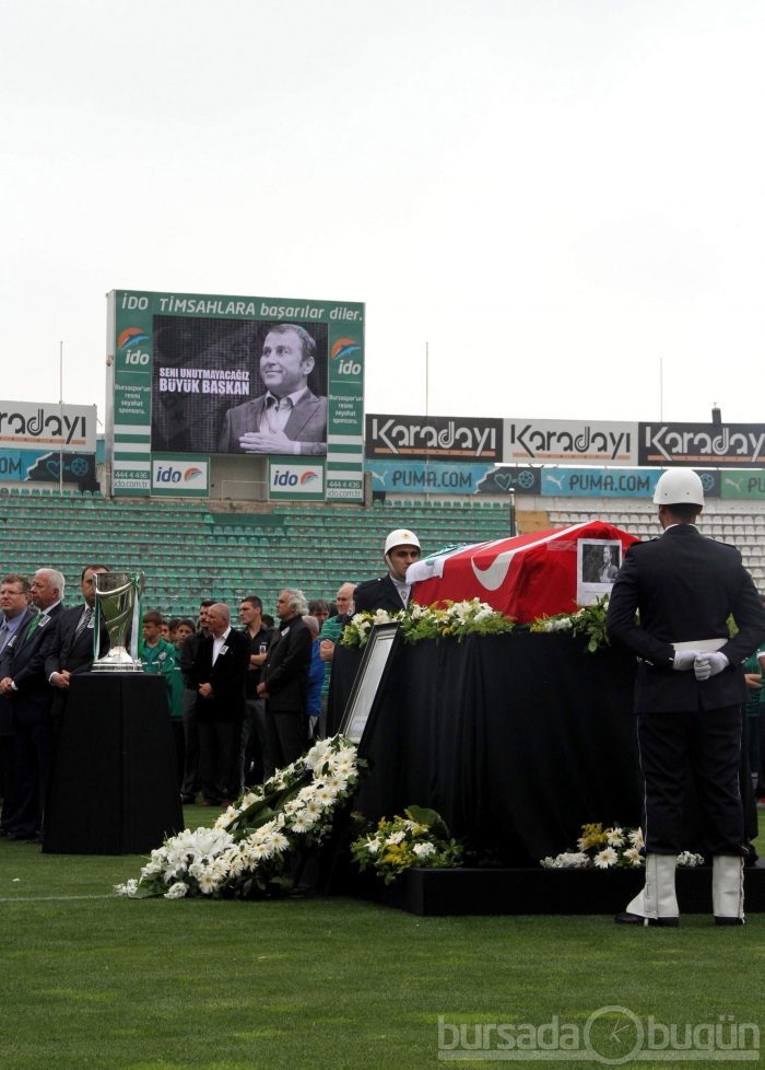 Büyük Başkan için Atatürk Stadı'nda tören