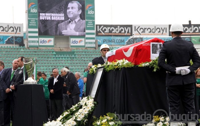 Büyük Başkan için Atatürk Stadı'nda tören