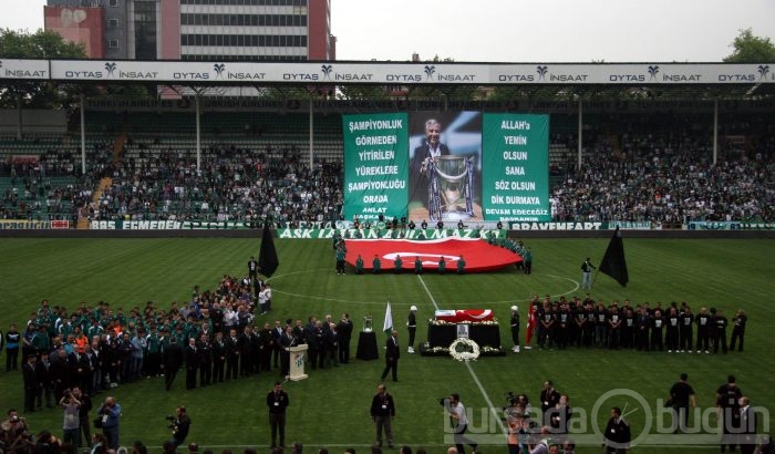 Büyük Başkan için Atatürk Stadı'nda tören