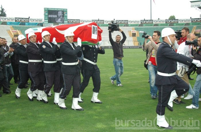 Büyük Başkan için Atatürk Stadı'nda tören