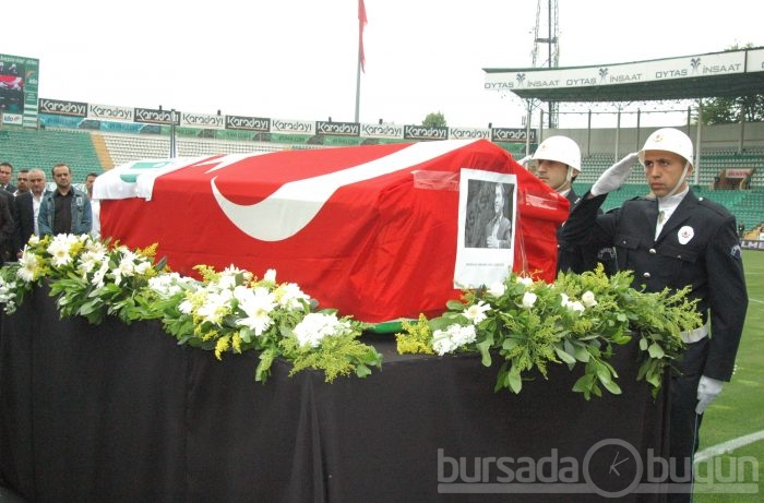 Büyük Başkan için Atatürk Stadı'nda tören