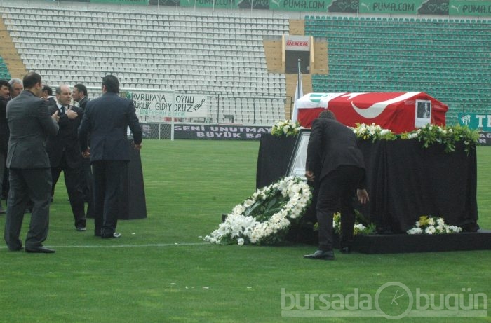 Büyük Başkan için Atatürk Stadı'nda tören
