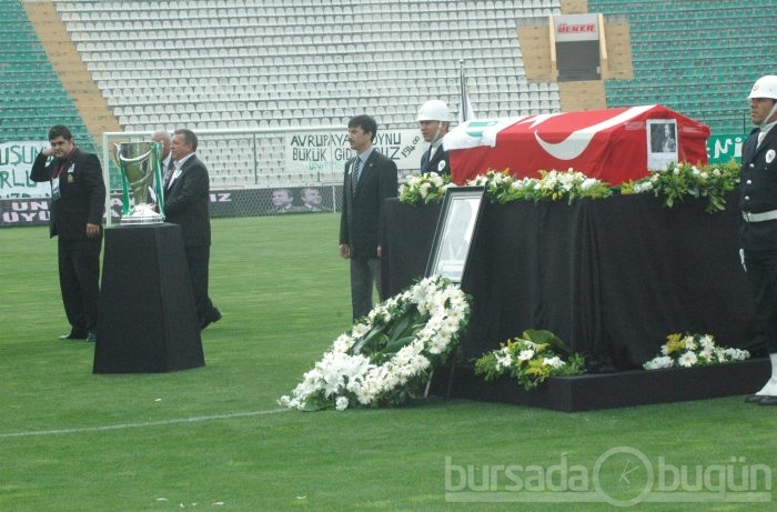 Büyük Başkan için Atatürk Stadı'nda tören