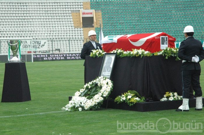 Büyük Başkan için Atatürk Stadı'nda tören