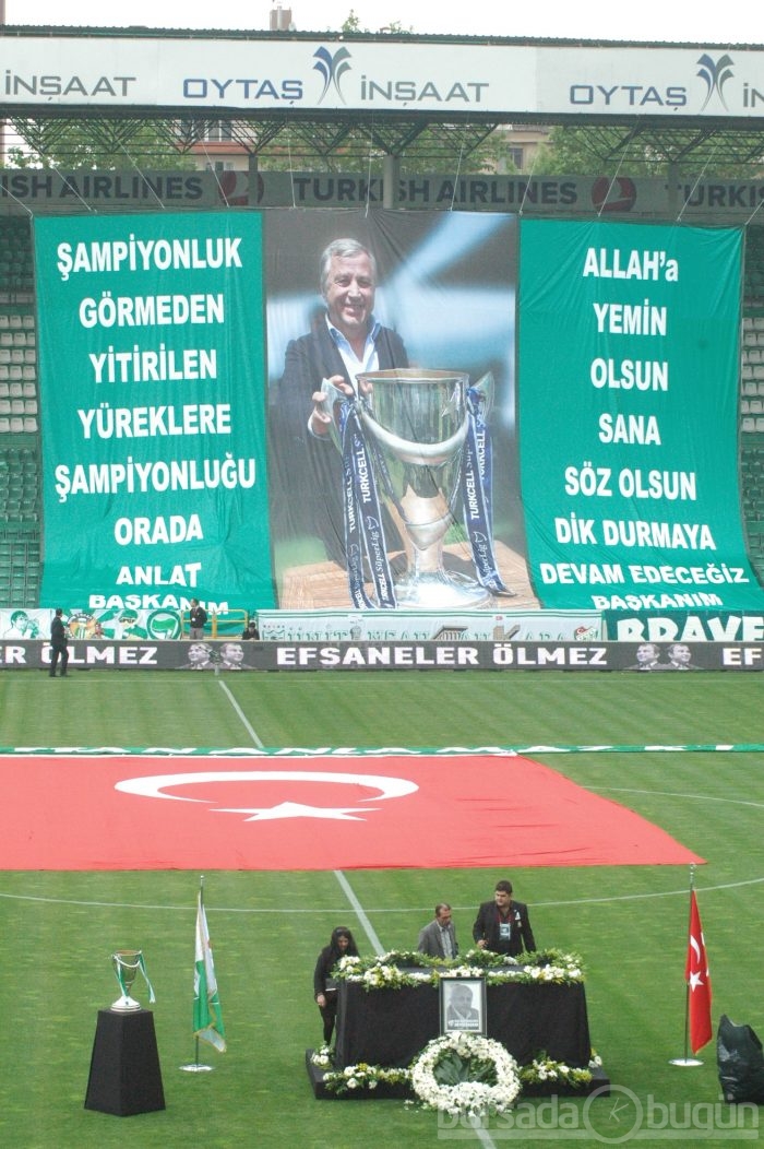 Büyük Başkan için Atatürk Stadı'nda tören