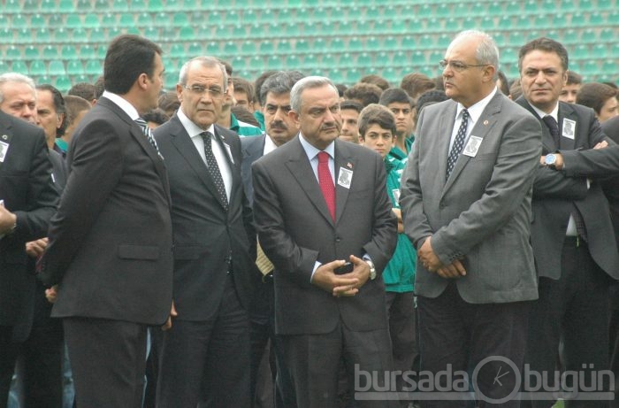 Büyük Başkan için Atatürk Stadı'nda tören