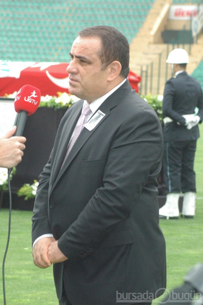 Büyük Başkan için Atatürk Stadı'nda tören