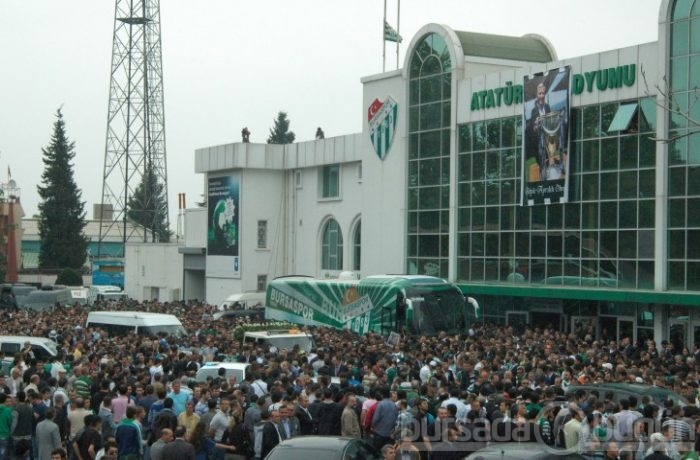 İbrahim Yazıcı'nın naaşı kortej eşliğinde Ulucami'ye getirildi
