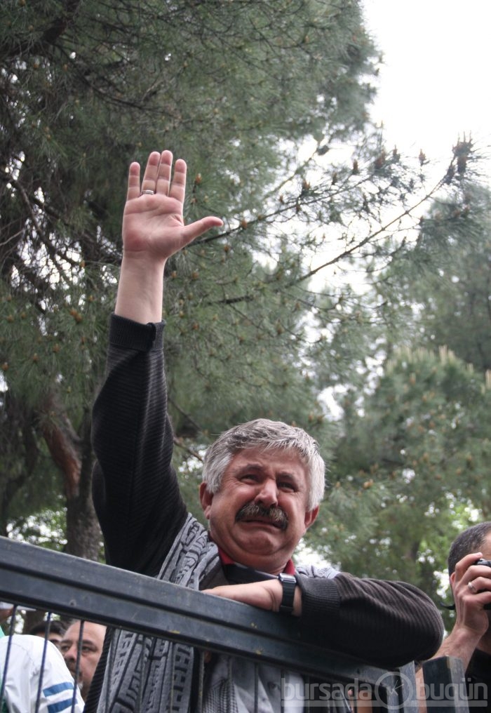 İbrahim Yazıcı'nın naaşı kortej eşliğinde Ulucami'ye getirildi