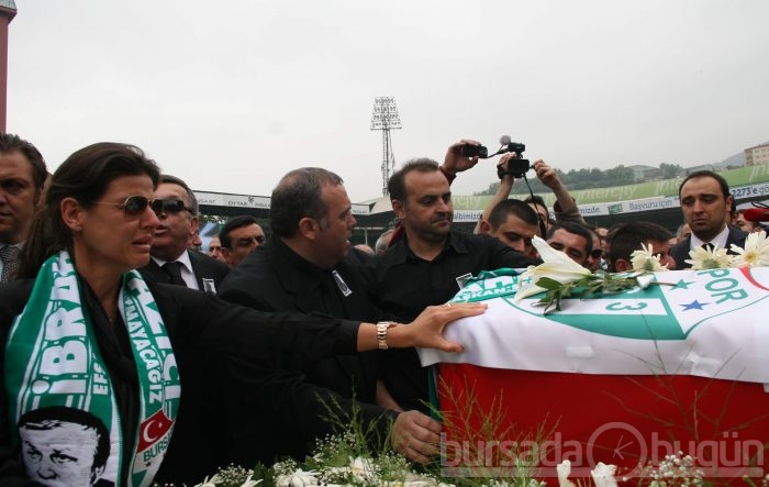 İbrahim Yazıcı'nın naaşı kortej eşliğinde Ulucami'ye getirildi