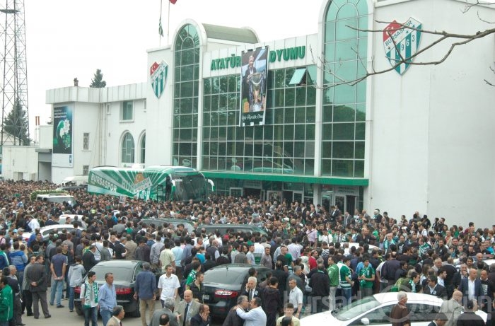 İbrahim Yazıcı'nın naaşı kortej eşliğinde Ulucami'ye getirildi