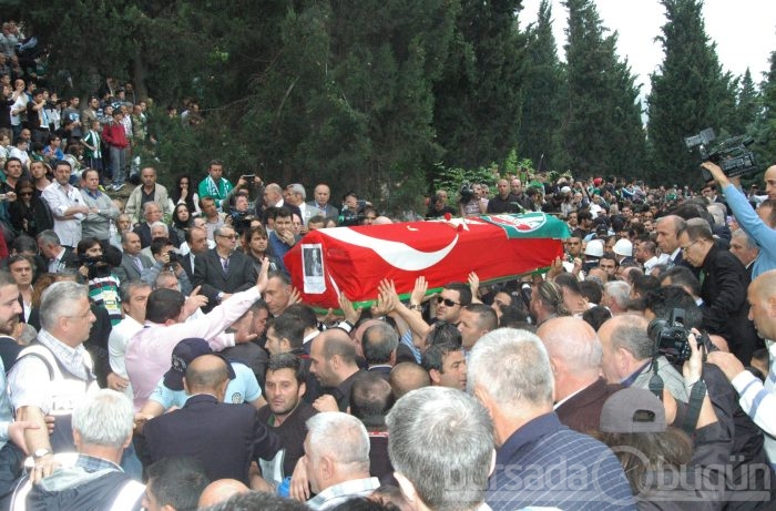 Tarih 'YAZICI' toprağa verildi...