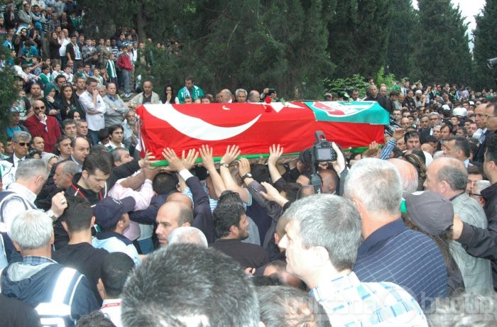 Tarih 'YAZICI' toprağa verildi...