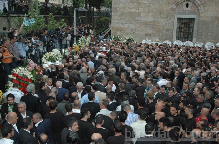 Tarih 'YAZICI' toprağa verildi...