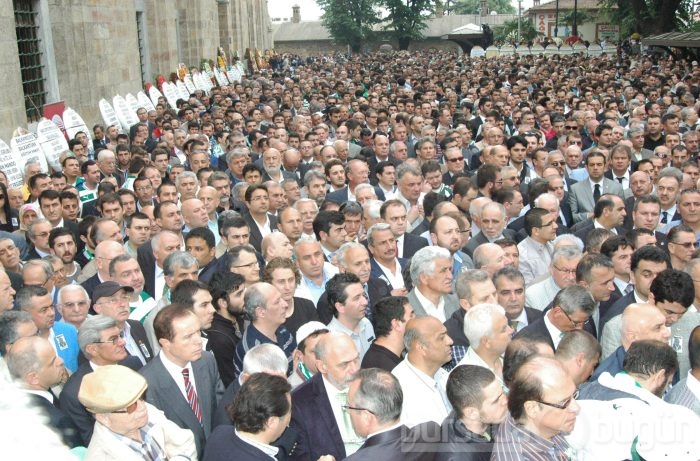 Tarih 'YAZICI' toprağa verildi...