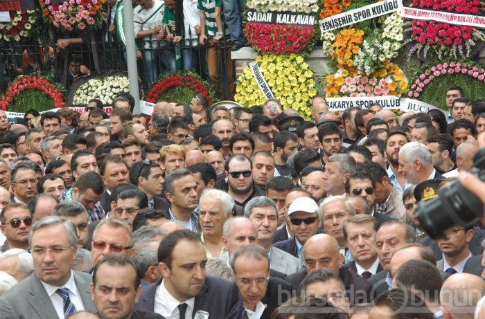 Tarih 'YAZICI' toprağa verildi...