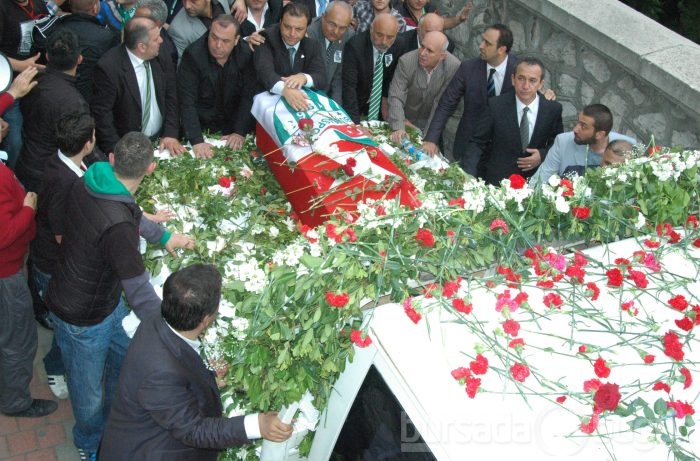 Tarih 'YAZICI' toprağa verildi...