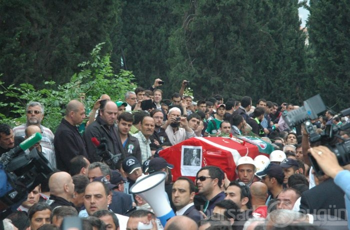 Tarih 'YAZICI' toprağa verildi...
