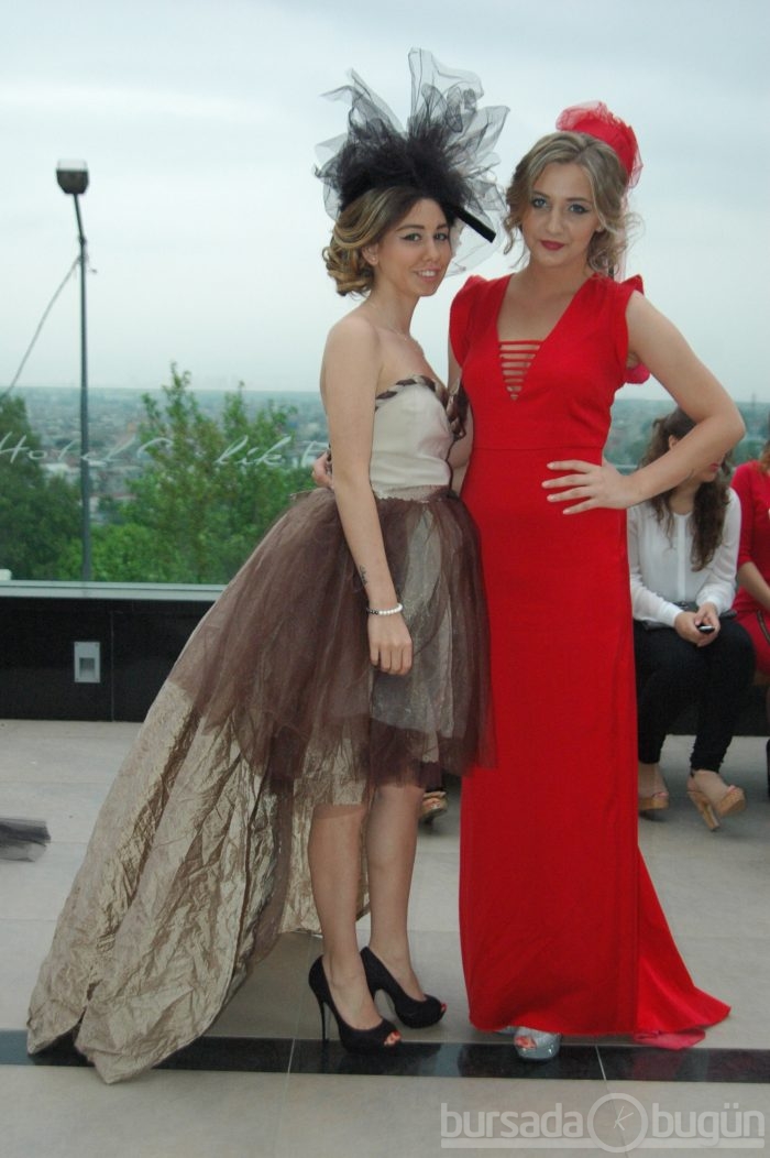 Gala defile ile süslendi