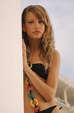 Serenay Sarıkaya'dan kışkırtıcı pozlar