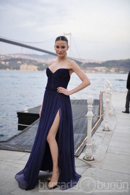 Serenay Sarıkaya'dan kışkırtıcı pozlar