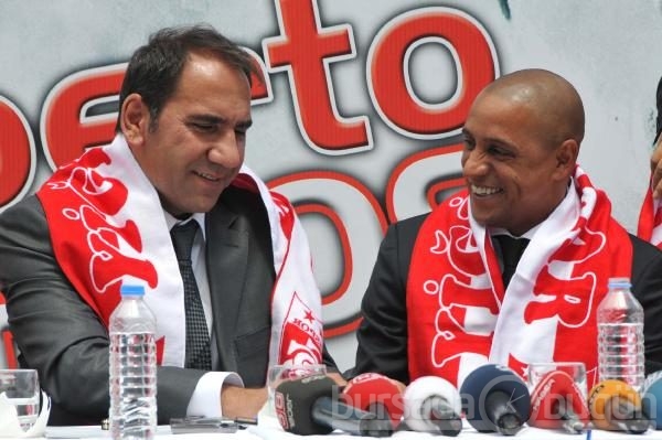 Carlos 2 yıllık sözleşme imzaladı