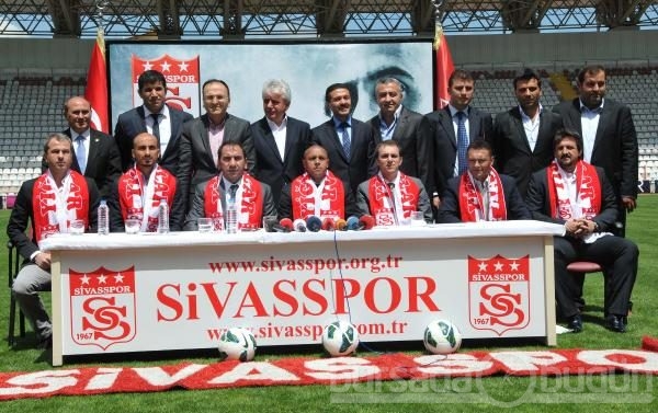 Carlos 2 yıllık sözleşme imzaladı