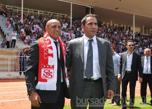Carlos 2 yıllık sözleşme imzaladı