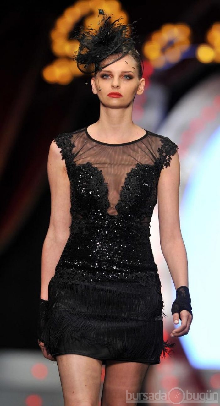 Miranda Kerr yerine Chloe Loughnan podyuma çıktı