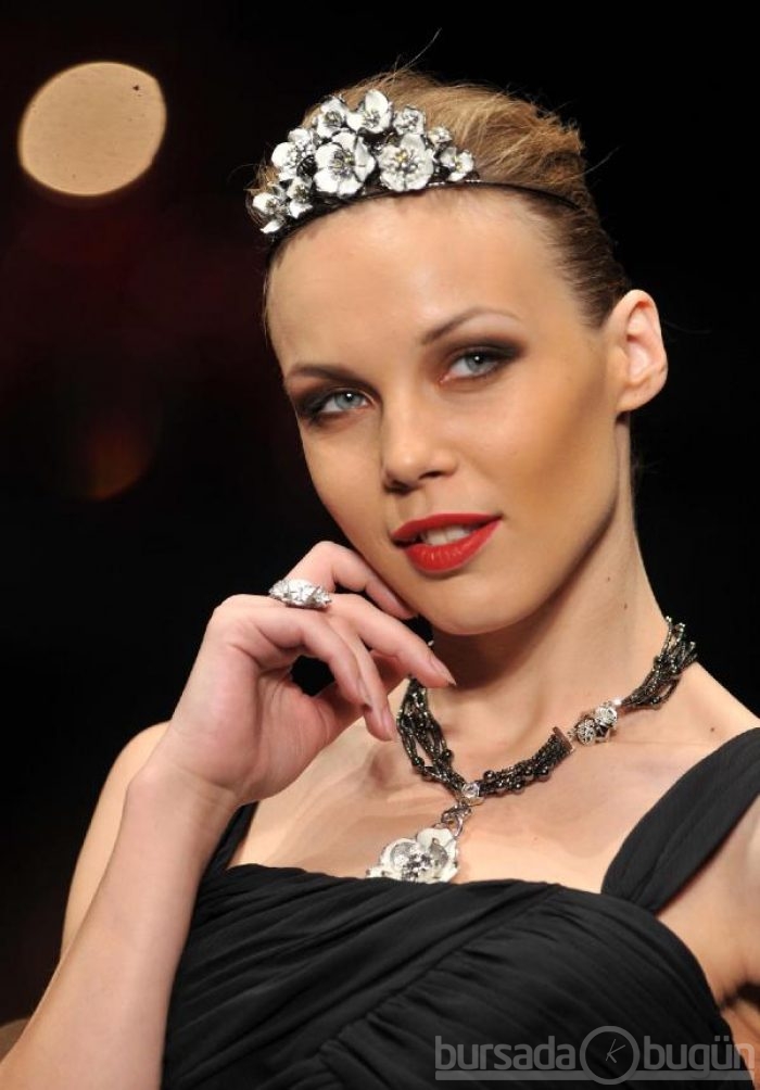 Miranda Kerr yerine Chloe Loughnan podyuma çıktı